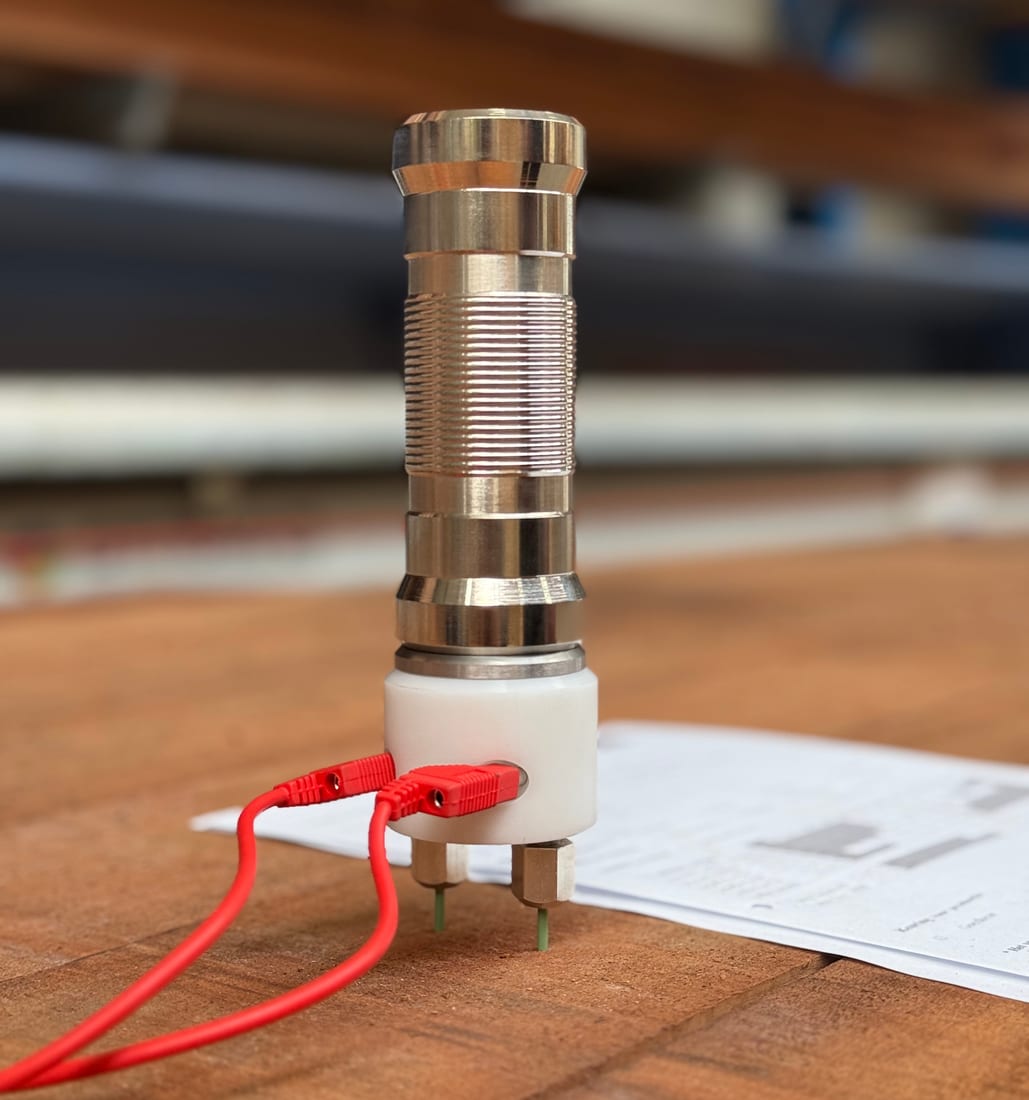De houtvochtmeter met twee naalden die Jeroen bij elke levering gebruikt